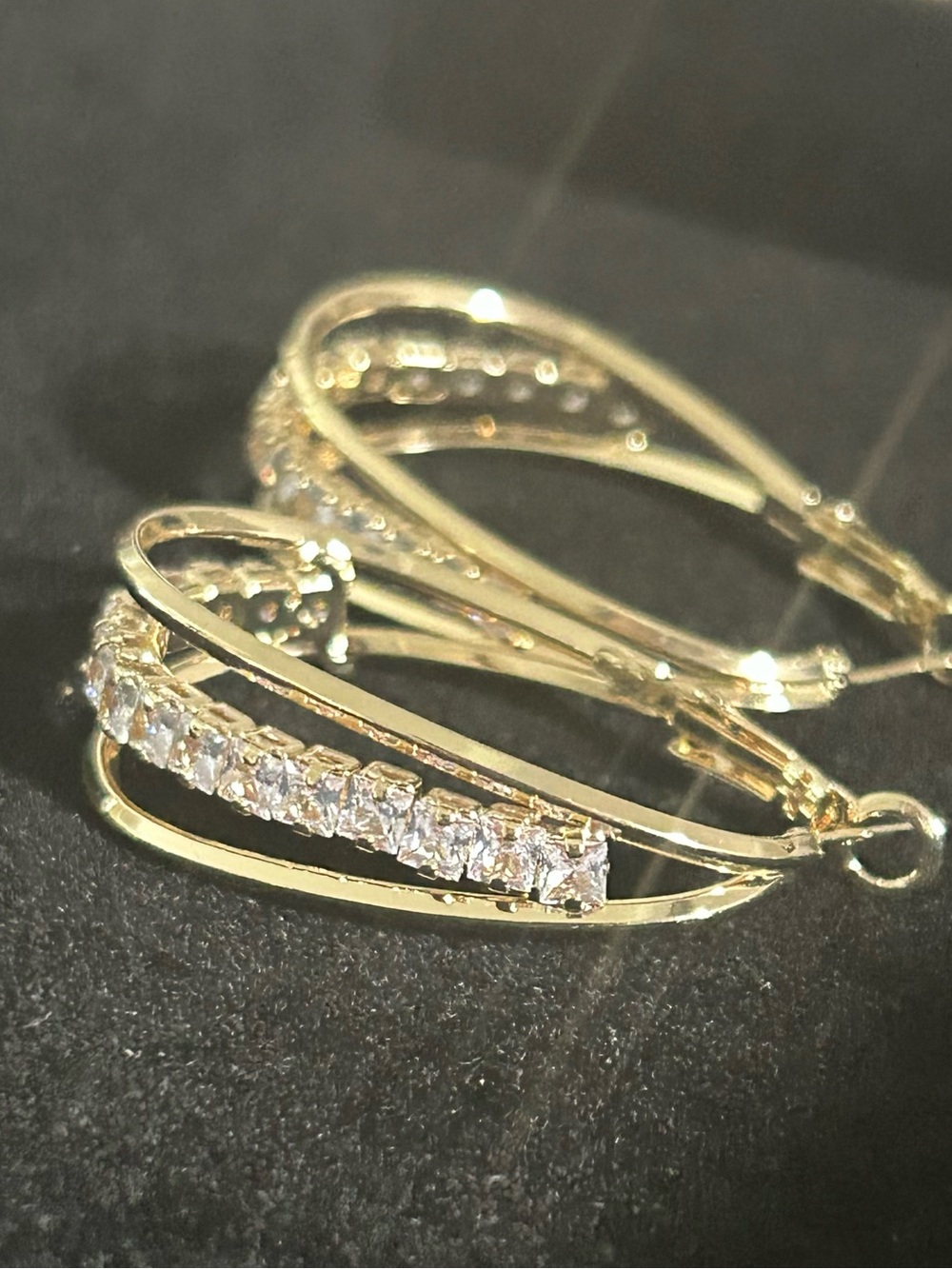 Elegant Gold Earrings - Women Jewelry
